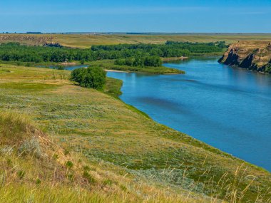 Bow Adası, Oldman ve Bow nehirlerinin birleştiği yer. Güney Alberta 'daki Grand Forks' ta..