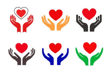 Zarafet ve zarafetle Bir Kalbi Tutan Eller, İnsan Bağlantısının, Aşkın ve Duygusal Desteğin Güzelliğini Temiz Minimalist Tarzı ile İfade Ediyor..