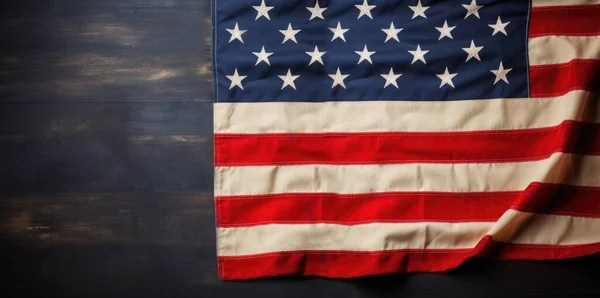 Skládaný Vinobraní Usa Vlajka Dřevěné Desce Pozadí Americká Vlajka Dřevěné — Stock fotografie