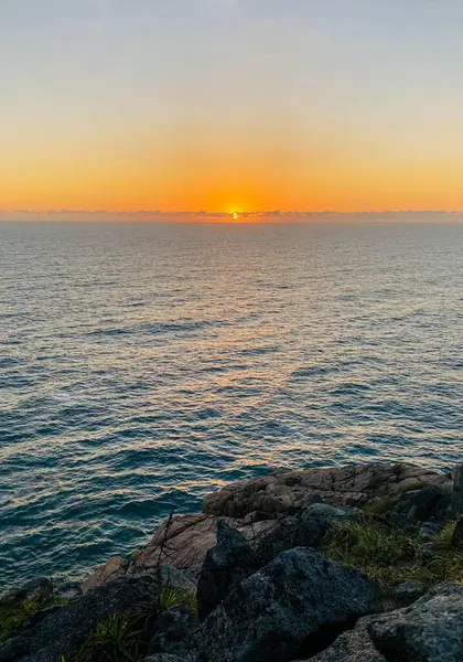 Okyanusta gün doğumu