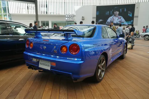 2000 Nissan Skyline GTR V-Spec II 'nin arka görüntüsü Roppongi, Tokyo Japonya' da sergileniyor.