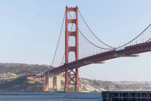 Sausalito California 'daki Baker Kalesi' nden alınan Golden Gate Köprüsü manzarası.
