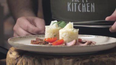 Ördek ve pirinçli modern bir yemek. Yüksek kalite 4k görüntü