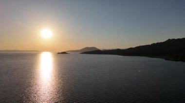 Gün batımına doğru huzurlu bir uçuş