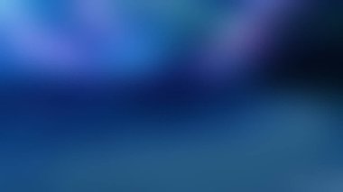 Bulanık, soyut bir arkaplan. Derin bir mavinin gradyanı ve hafif, dağınık bir ışıkla mor ipuçları..