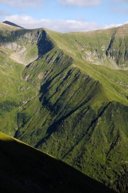 Transfagarasan dağ geçidinde günbatımı dağ manzarası