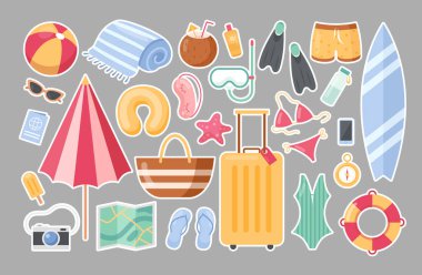 Yaz tatili çıkartmaları. Şemsiyeli, haritalı, kameralı, pasaportlu, şnorkelli, bikinili, sörf tahtalı, valizli vektör seti. Yaz posteri için plaj eşyaları, plaj partisi