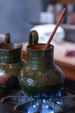 Geleneksel Oaxaca çikolatası yapma süreci