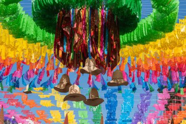 Oaxaca City, Meksika 'da asılı renkli papel picado süslemeleri