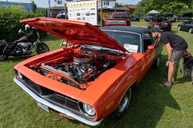 Hilton Beach, Ontario, Kanada - 27 Temmuz 2024: 1970 Plymouth Bar