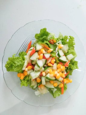 Sağlıklı sebze salatası. diyet yemekleri