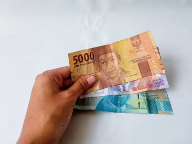 Beş bin elli bin rupia banknot, izole beyaz arka plan.