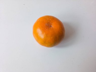 taze turuncu beyaz üzerine izole