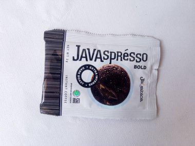 Surabaya, Endonezya - 19 Ekim 2024: javaspresso. Kahve molası. Beyazda izole et