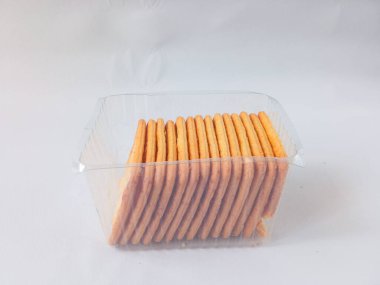 Şeker kaplı bisküviler, malkist olarak da bilinir, tatlı ve çıtır çıtır. Plastik mika kutusunda servis edilir.