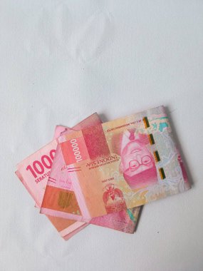 Resim, çeşitli IDR Endonezya Rupiahlarının resimleri, Peruri tarafından basılmış 100.000 para kağıdı, 100.000 rupi, Seratus ribu rupiah uang kertas IDR