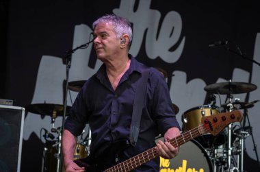 Guildford / UK - 29 Haziran 2024: Orijinal grup üyesi Jean-Jacques Burnel Guildford, Surrey, İngiltere 'de The Stranglers ile konser verdi.
