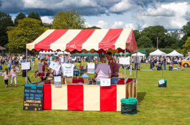 Geleneksel Wisborough Green Village Fete, West Sussex, İngiltere 'de düzenlenen 