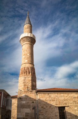 Antalya 'nın Kaleici kentindeki Kırık Minare Camii yenilenerek eski ihtişamına kavuştu. Başlangıçta Roma tapınağı olarak inşa edilen alan, dönüşüm geçirmeden önce Bizans kilisesine dönüştürüldü.