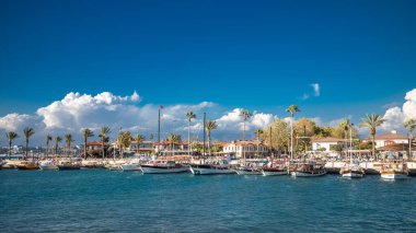 Türkiye 'nin Antalya ilinin Eski Kenti' ndeki limanın rıhtımında demirlemiş zevk tekneleri (Türkiye))