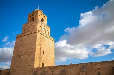 Kairouan Büyük Camii 'nin 9. yüzyıl minaresi, ya da Uqba Camii, Kairouan, Tunus.