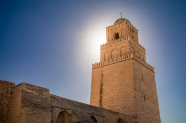 Kairouan Büyük Camii 'nin 9. yüzyıl minaresi, ya da Uqba Camii, Kairouan, Tunus.