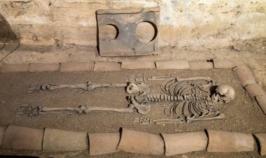 M.S. 2 - 4. yüzyıldan kalma Roma döneminden kalma bir iskelet Türkiye 'nin Yan Müzesi' nde sergileniyor (Türkiye))