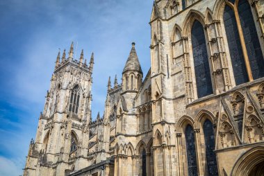 York Minster, North Yorkshire, İngiltere 'ye bakıyorum. 13. yüzyılda yapılmış bir İngiltere Katedrali. Kuzey Avrupa 'daki en büyük Gotik katedraldir..