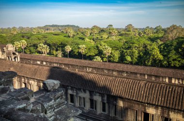 Kamboçya 'daki Angkor Wat tapınağının tepesinden kuzeybatıya bakıyor..