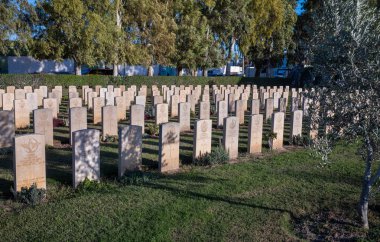 Kuzey Afrika Seferi Şubat 1943, Enfidaville Savaş Mezarlığı, Enfidha, Tunus 'ta İngiliz askerlerinin mezarı öldürüldü.