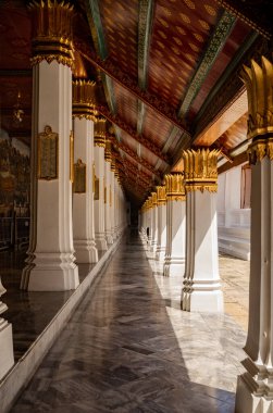 Bangkok, Tayland 'daki Grand Palace' da kapalı bir geçit..