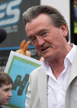 London UK - 22 Haziran 2024: Çevre dostu kampanyacı, eski pop yıldızı ve punk rockçı Fergal Sharkey Çevre Koruma için Yeniden Yükselt Nature Now yürüyüşü. RSPB, WWF, National Trust, Extinction Rebellion ve diğerleri de dahil olmak üzere örgütler