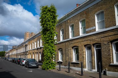 Londra, İngiltere 'nin doğu ucunda bir dizi geleneksel teraslı ev.