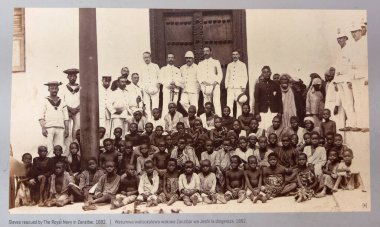 1892 'de Kraliyet Donanması tarafından kurtarılan kölelerin fotoğrafını gösterin, Kölelik Müzesi, Taş Şehir, Zanzibar, Tanzanya