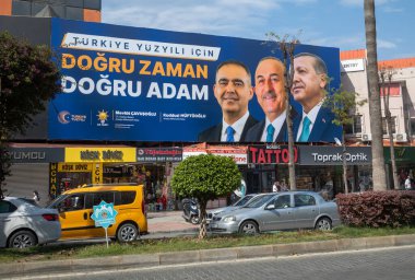 Mayıs 2023 'te yapılacak cumhurbaşkanlığı ve parlamento seçimleri için Türkiye' de iktidardaki AK Parti 'nin reklam adaylarının büyük bir stoklanması.
