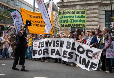 Londra, İngiltere. 18 Mayıs 2024: Anti-Siyonist Yahudiler Filistin için Londra 'nın merkezinde İsrail' in Gazze 'ye düzenlediği saldırılara karşı 76 Mart' ta adalet çağrısında bulundu.. 