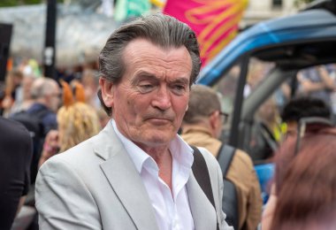 London UK - 22 Haziran 2024: Çevre dostu kampanyacı, eski pop yıldızı ve punk rockçı Fergal Sharkey Çevre Koruma için Yeniden Yükselt Nature Now yürüyüşü. RSPB, WWF, National Trust, Extinction Rebellion gibi kuruluşlar.