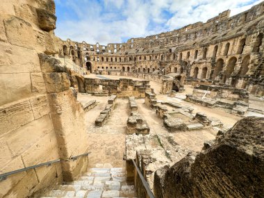 El Jem 'deki (Thysdrus) Roma amfitiyatrosunun iç kesimi, Tunus