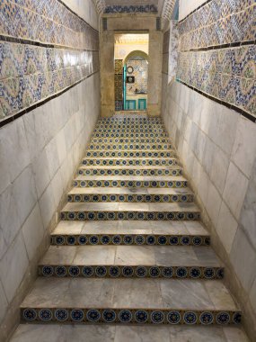 18. yüzyıldan kalma Susa, Tunus 'taki bir tüccar evi olan Dar Essid Müzesi' nin merdiven döşemesi..