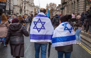 Londra, İngiltere. 26 Kasım 2023: İsrail yanlısı protestocular, Hamas 'ın Gazze' de aldığı rehinelere destek amacıyla 