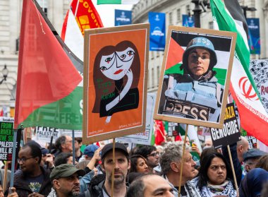 Londra, İngiltere. 18 Mayıs 2024: Protestocular Londra 'nın merkezinde İsrail' in Gazze 'ye düzenlediği saldırılara karşı 76 Mart' ta Nakba 'da ilan verdiler.. 