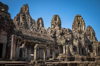 Angkor Thom 'daki antik Bayon tapınağı Kamboçya' da Angkor Wat yakınlarında..