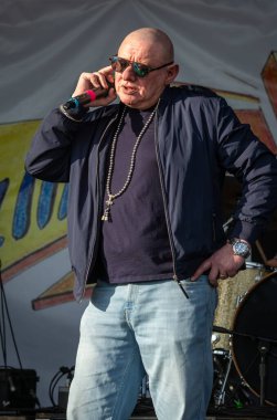 Guildford / UK - 29 Haziran 2024: Eski Mutlu Pazartesi şarkıcısı Shaun Ryder Guilfest müzik festivali Guildford, Surrey, İngiltere 'de ilk gününde Black Grape grubuyla birlikte sahne aldı..