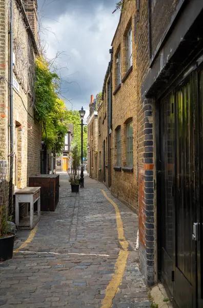 Londra, İngiltere 'nin doğu ucunda eski bir ara sokak.