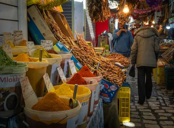 stock image A stall selling dried dates and spices within the souk in he ancient medina of Sousse, Tunisia. The medina is a UNESCO World Heritage Site.