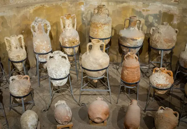stock image Various amphora dating from 5th century BC until the medieval period on display at the Side Museum in Antalya Province, Turkey (Turkiye)