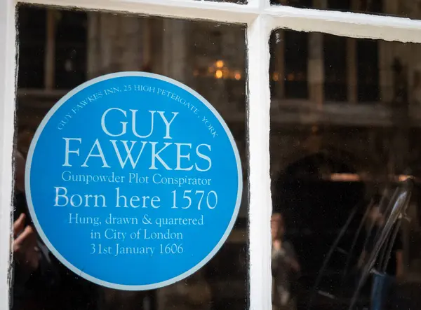 stock image A blue circular sign marking the birthplace of Gunpowder Plot Conspirator Guy Fawkes in the window of the Guy Fawkes Inn in York, North Yorkshire, England.