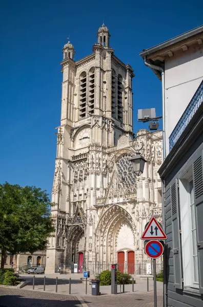 stock image The gothic style Catholic Cathedral of Saint Peter and Saint Paul in Troyes, Aube, France, seen from Rue de la Mnt Saint-Pierre.