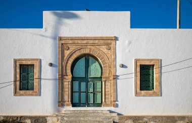 9. yüzyılda Müslüman bir adam olan Sidi Jabeur 'un mezarının üstünde bir güvercin, Tunus, Mahdia' daki Cape Africa 'da, Borg Errass' da..