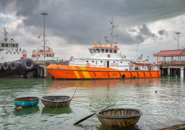 Vietnam Deniz Arama ve Kurtarma botu SAR274 Th Quang, Sn Tr, Danang, Vietnam 'a yanaştı 